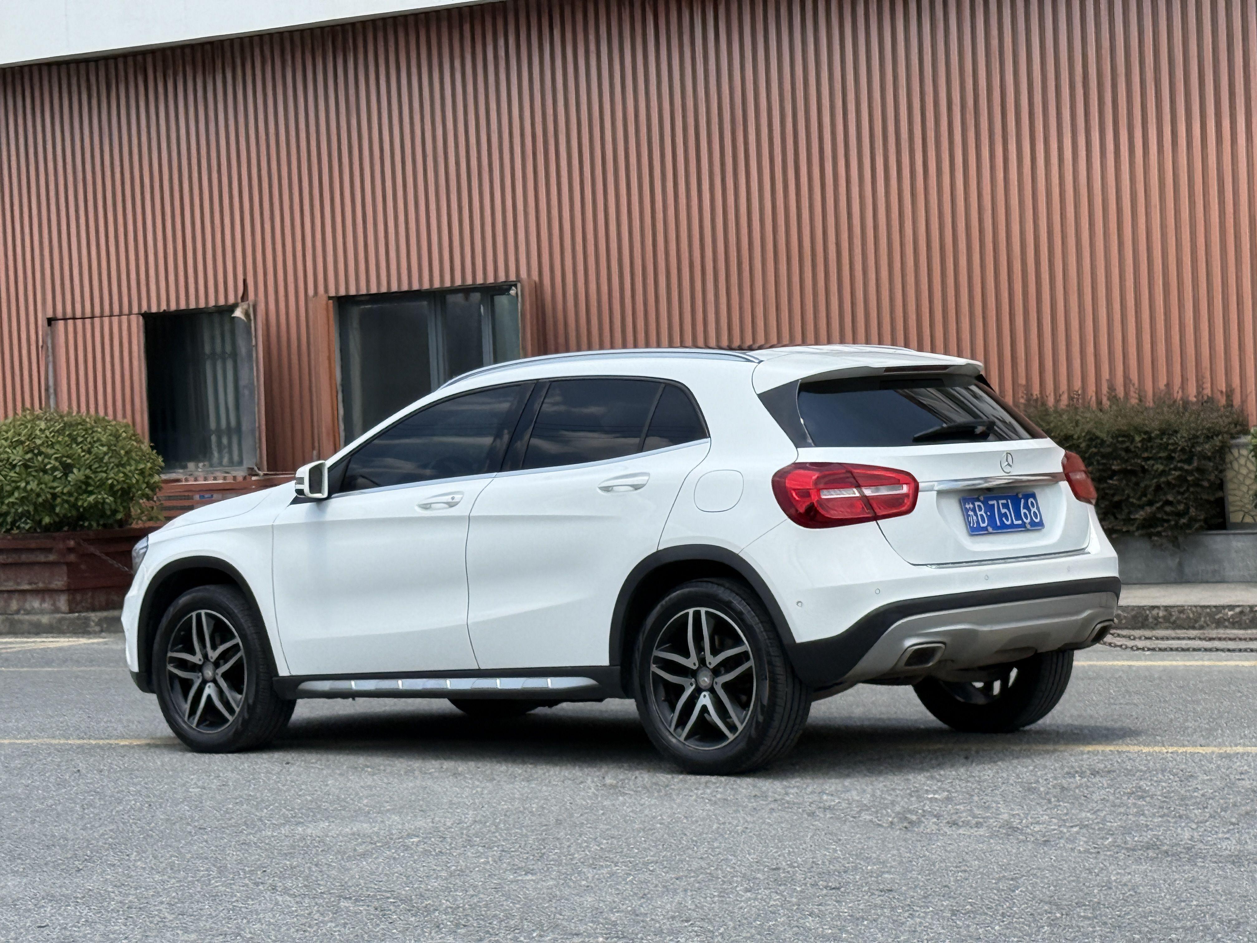 Mercedes-Benz GLA 2016 thumb 3