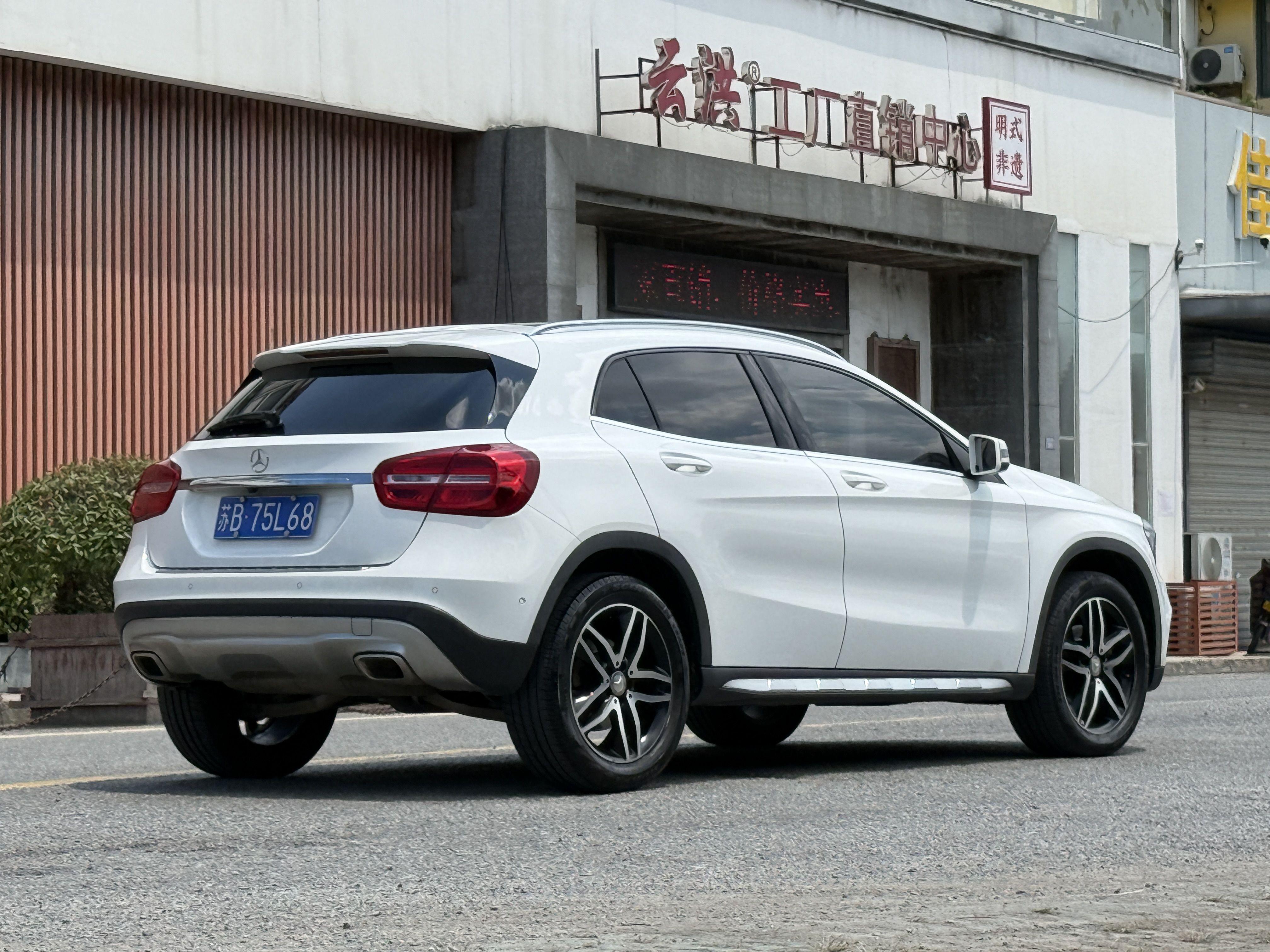Mercedes-Benz GLA 2016 thumb 4