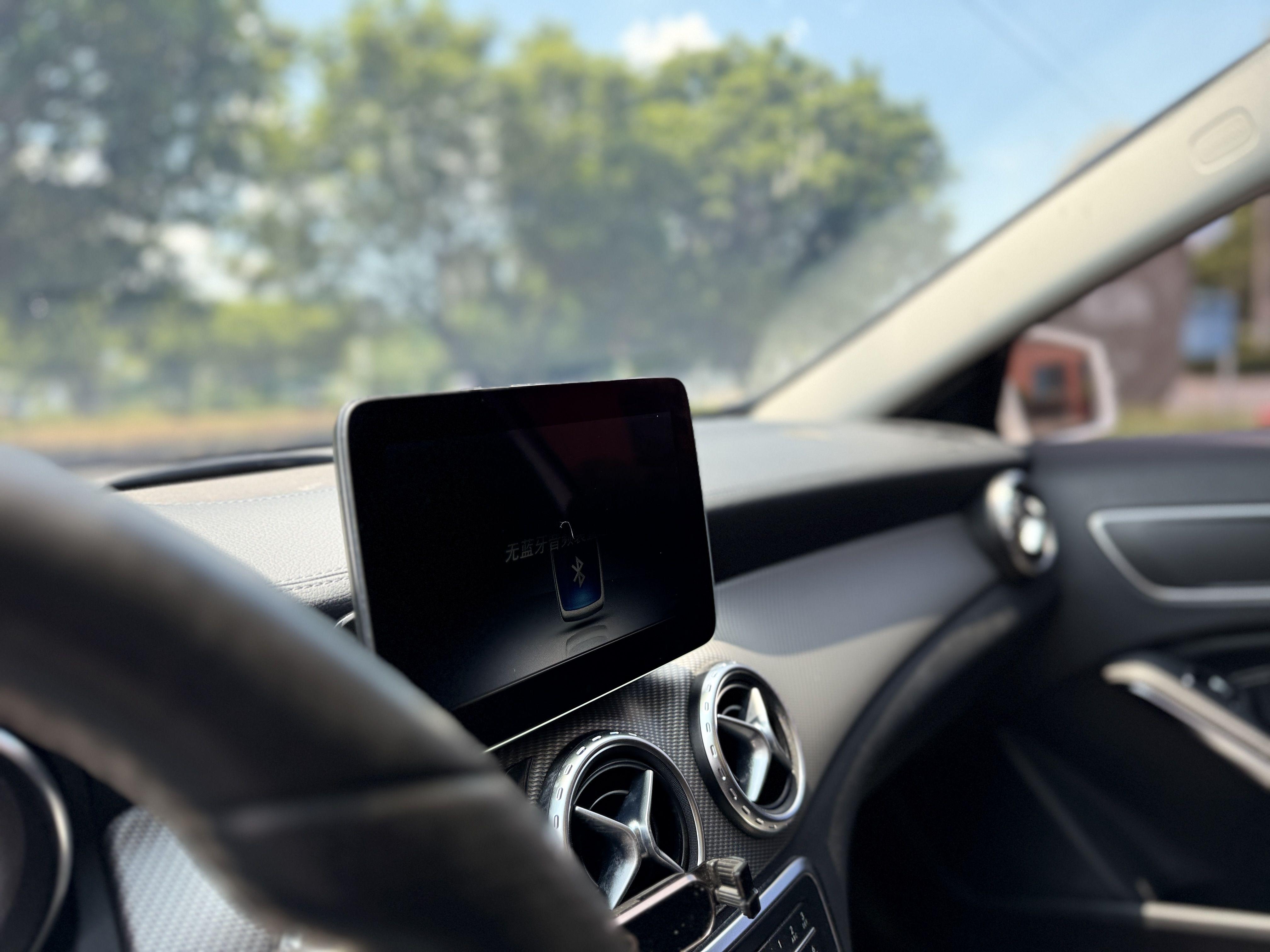 Mercedes-Benz GLA 2016 thumb 8