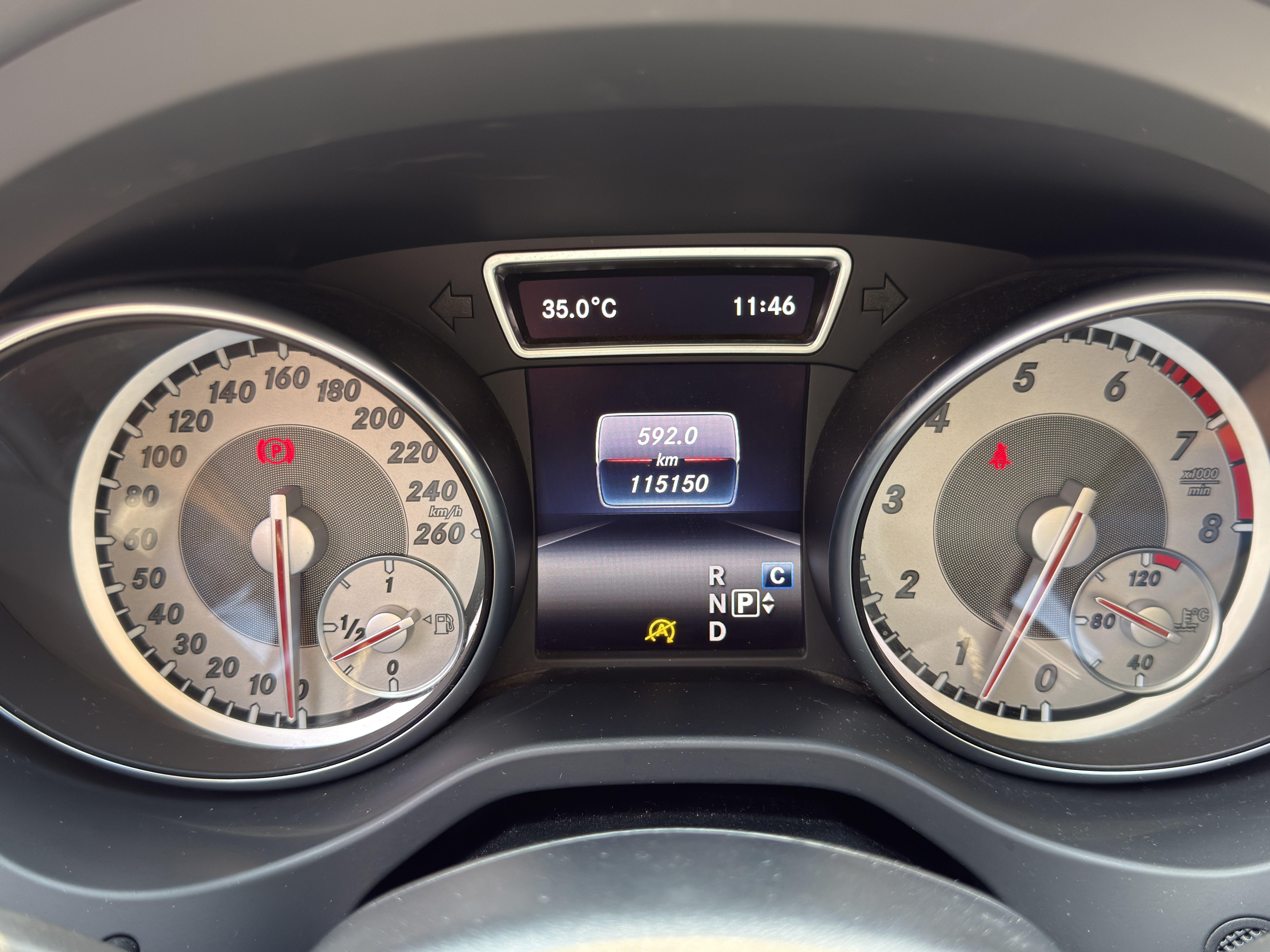 Mercedes-Benz GLA 2016 thumb 10