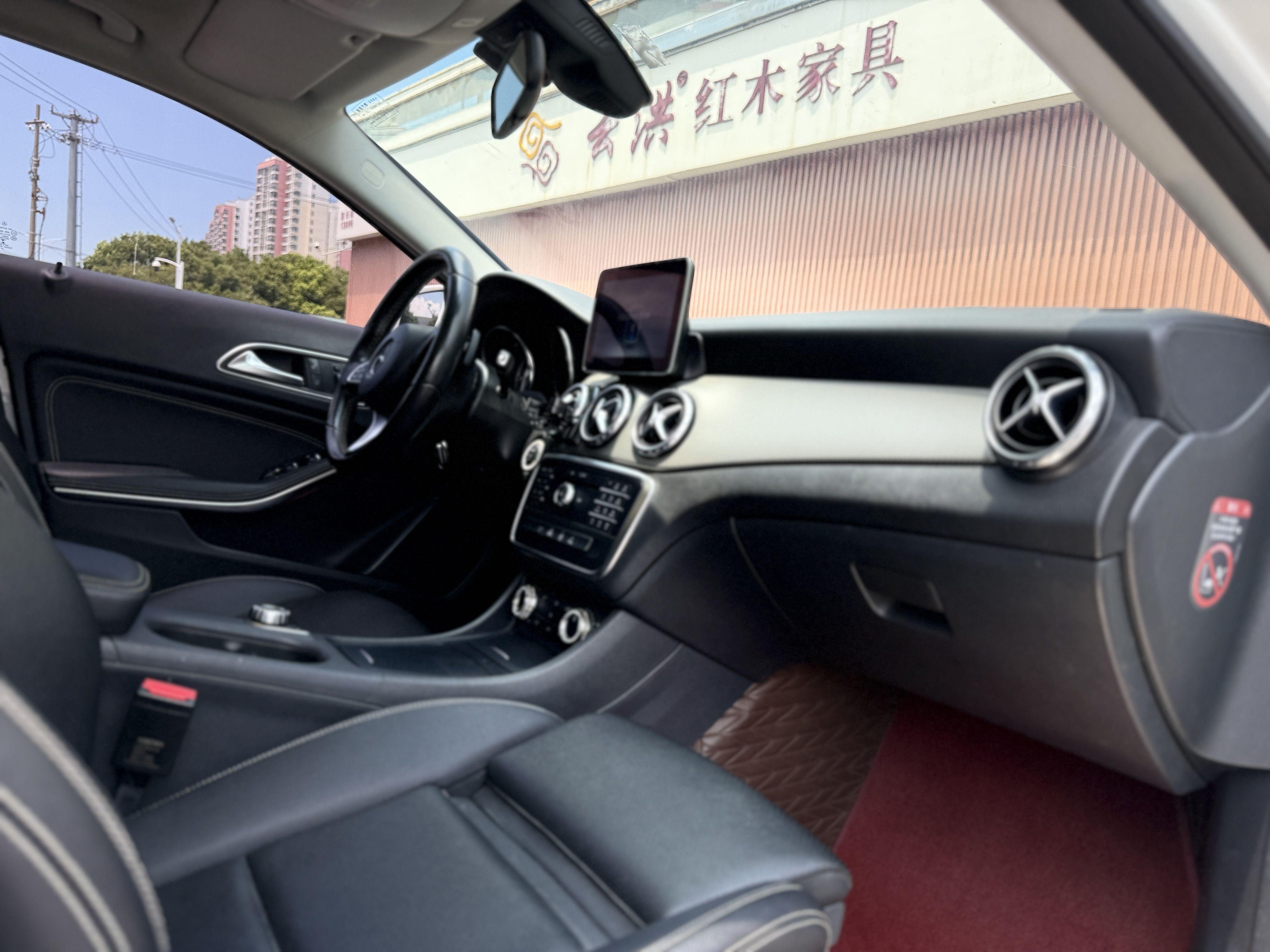 Mercedes-Benz GLA 2016 thumb 11