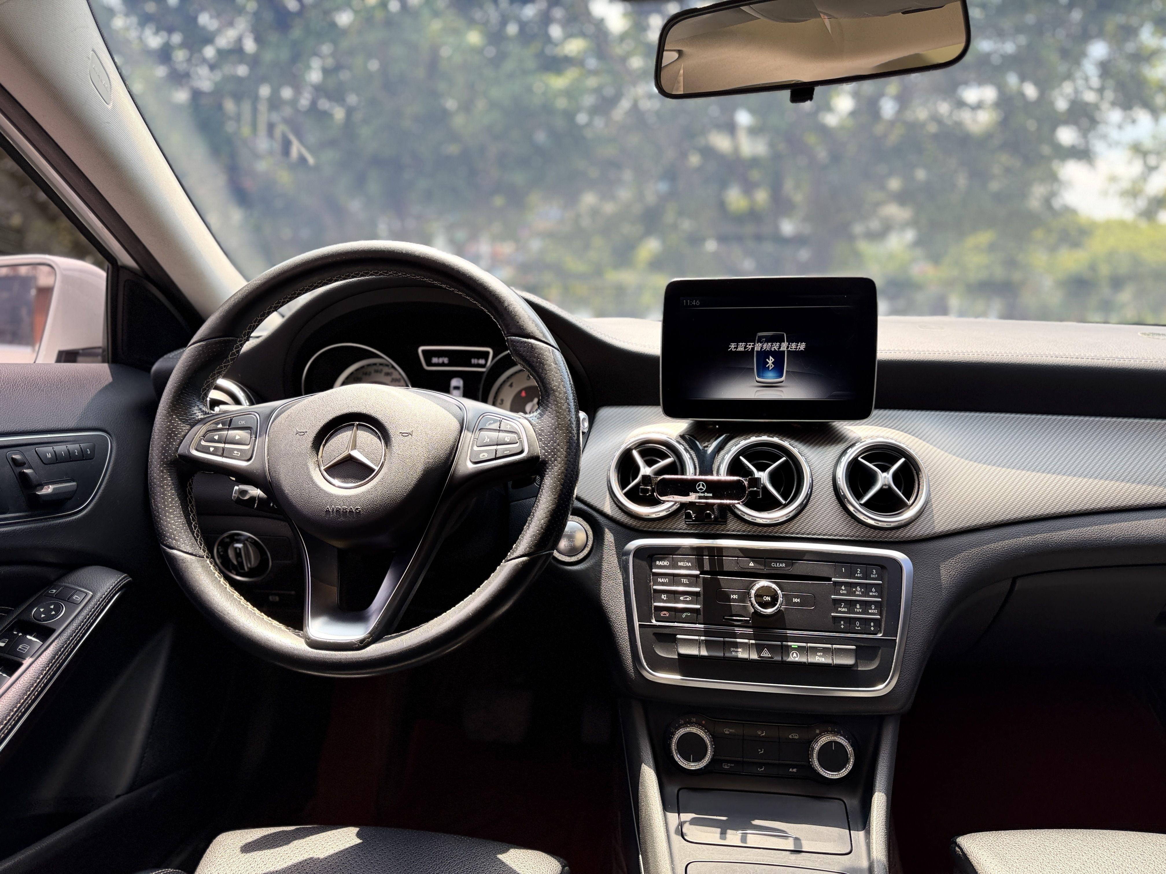 Mercedes-Benz GLA 2016 thumb 12