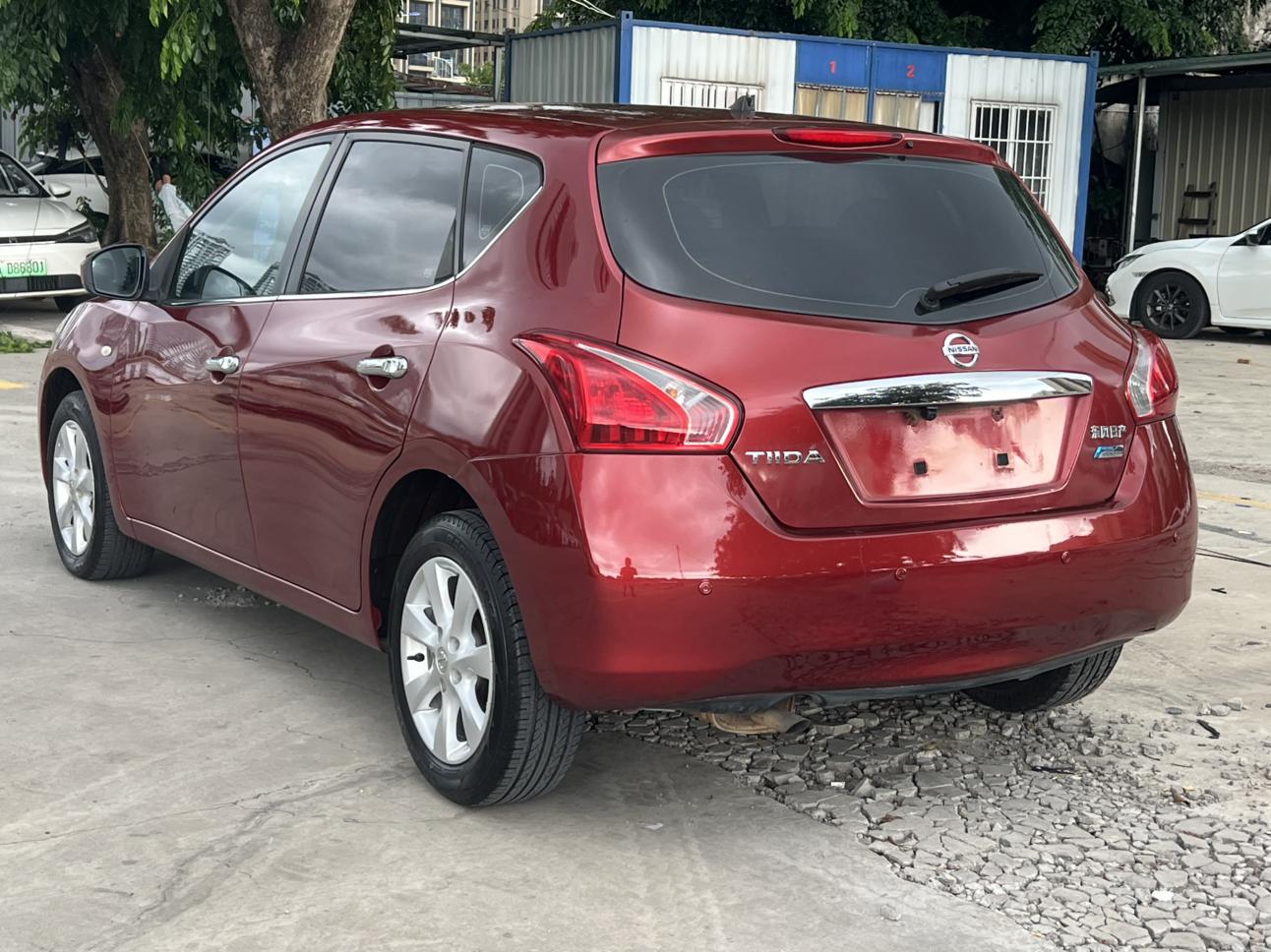 Nissan Tiida 2014 thumb 2