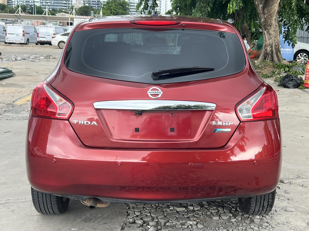 Nissan Tiida 2014 thumb 3