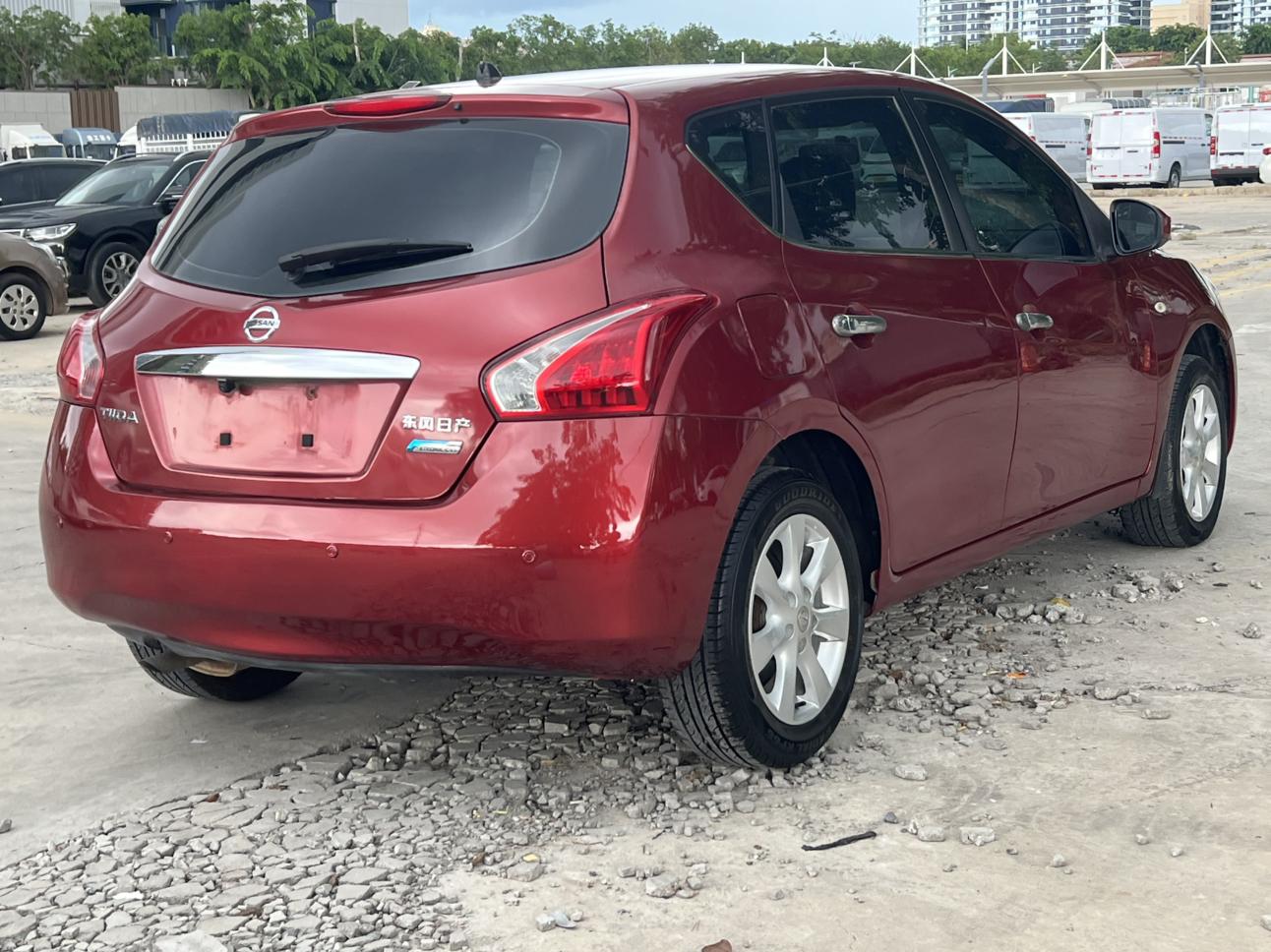 Nissan Tiida 2014 thumb 4