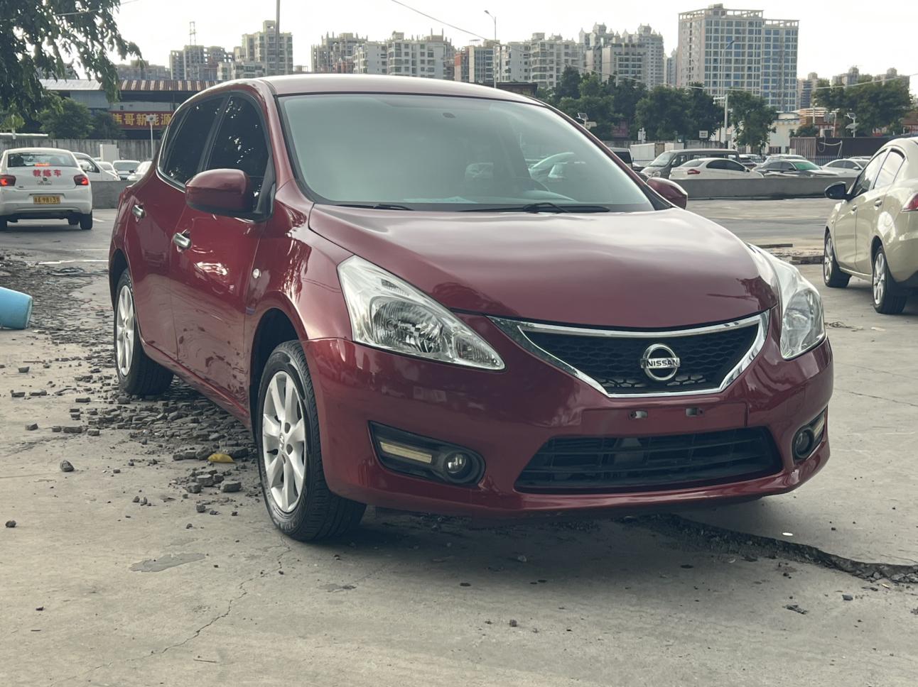 Nissan Tiida 2014 thumb 12