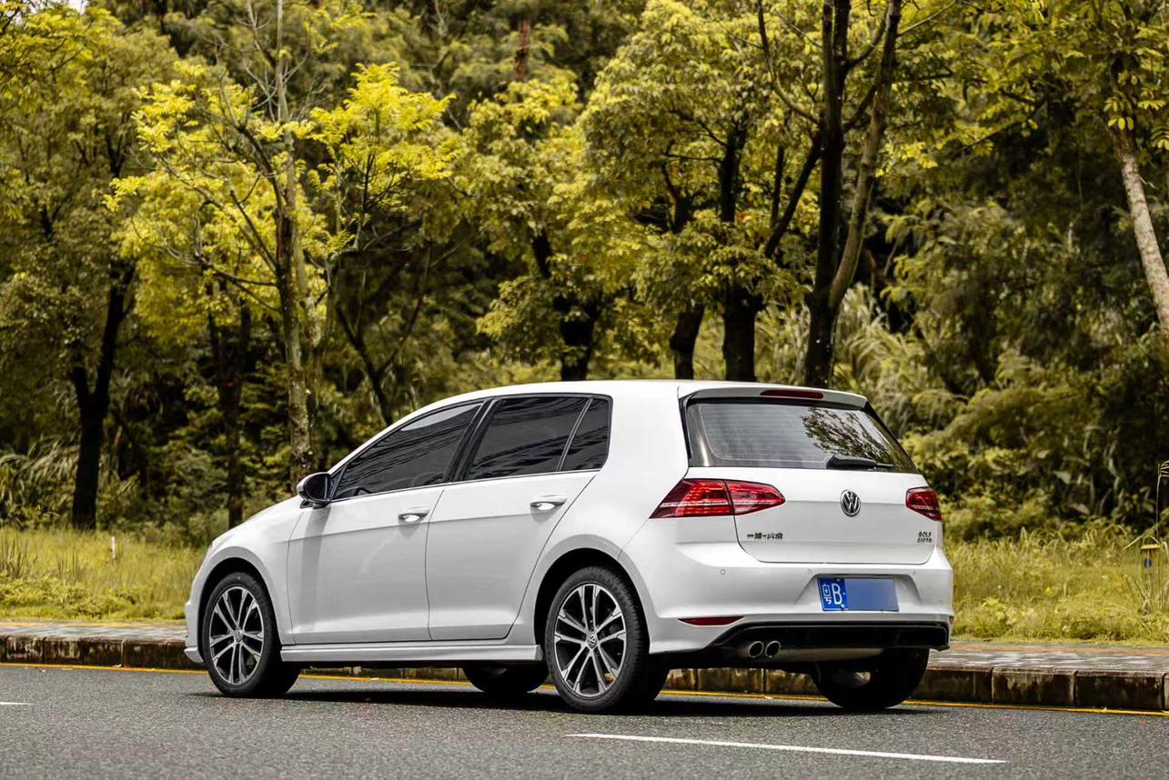 Volkswagen Golf Sportsvan 2016 thumb 2