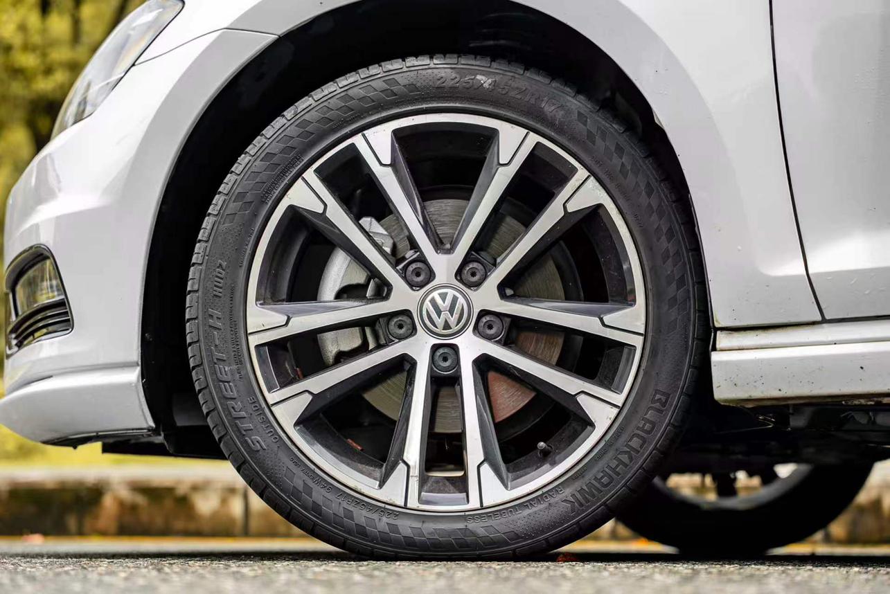 Volkswagen Golf Sportsvan 2016 thumb 5