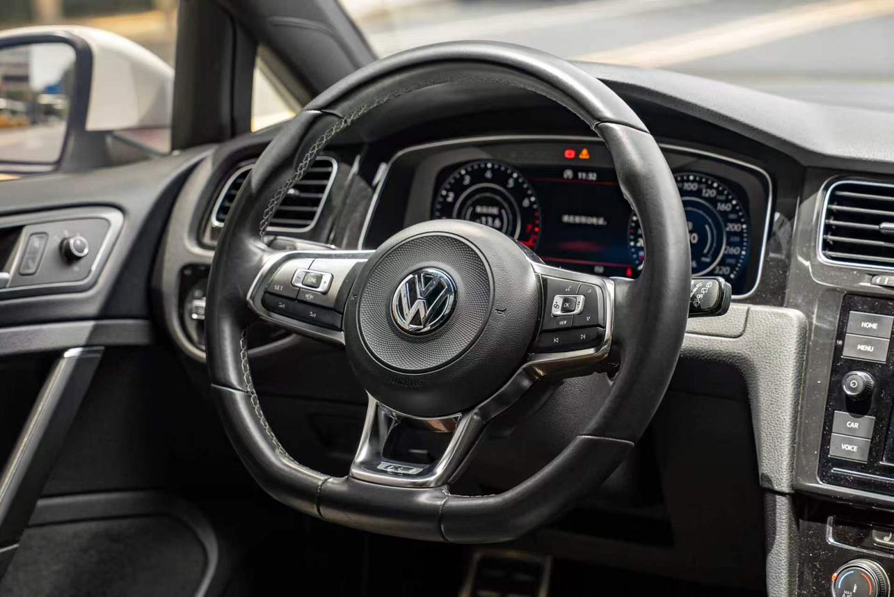 Volkswagen Golf Sportsvan 2016 thumb 10