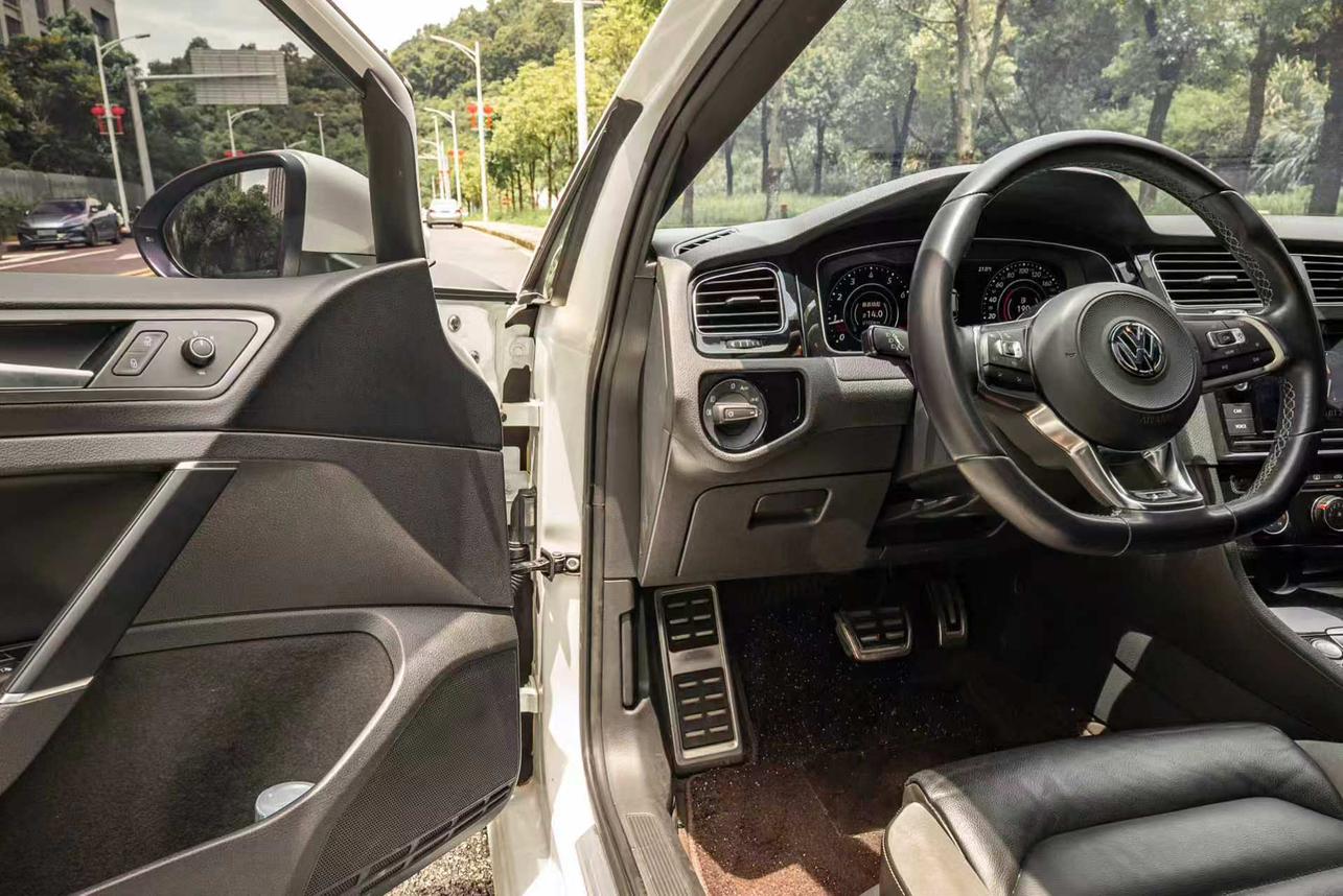 Volkswagen Golf Sportsvan 2016 thumb 12