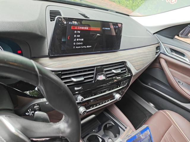BMW 5 серии 2018 thumb 6