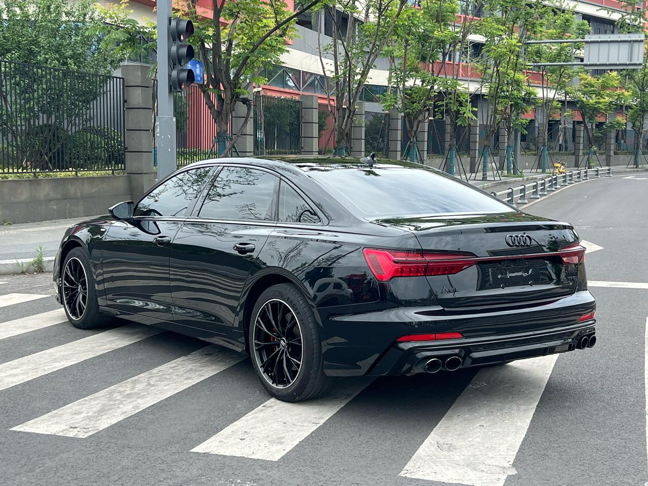 Audi A6 2021 thumb 3