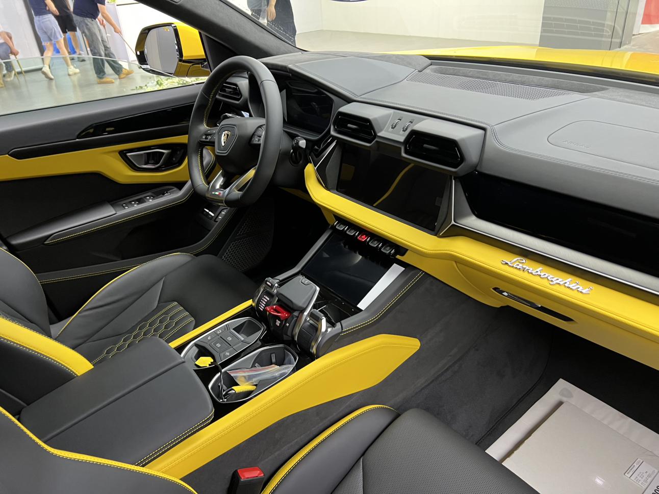 Lamborghini Urus SE 2026 thumb 10