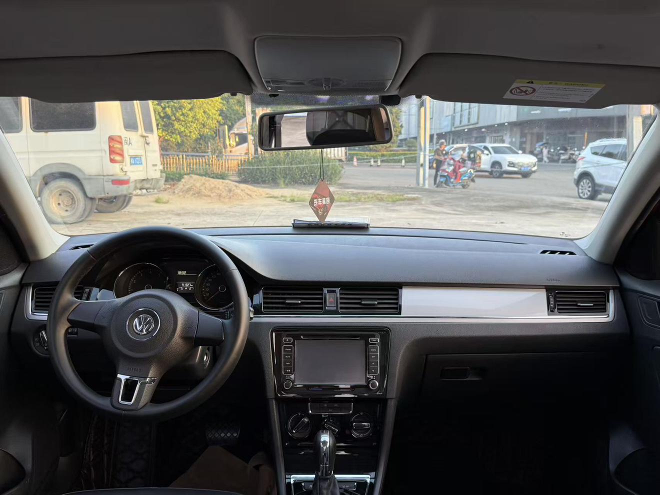 Volkswagen Bora 2014 thumb 4