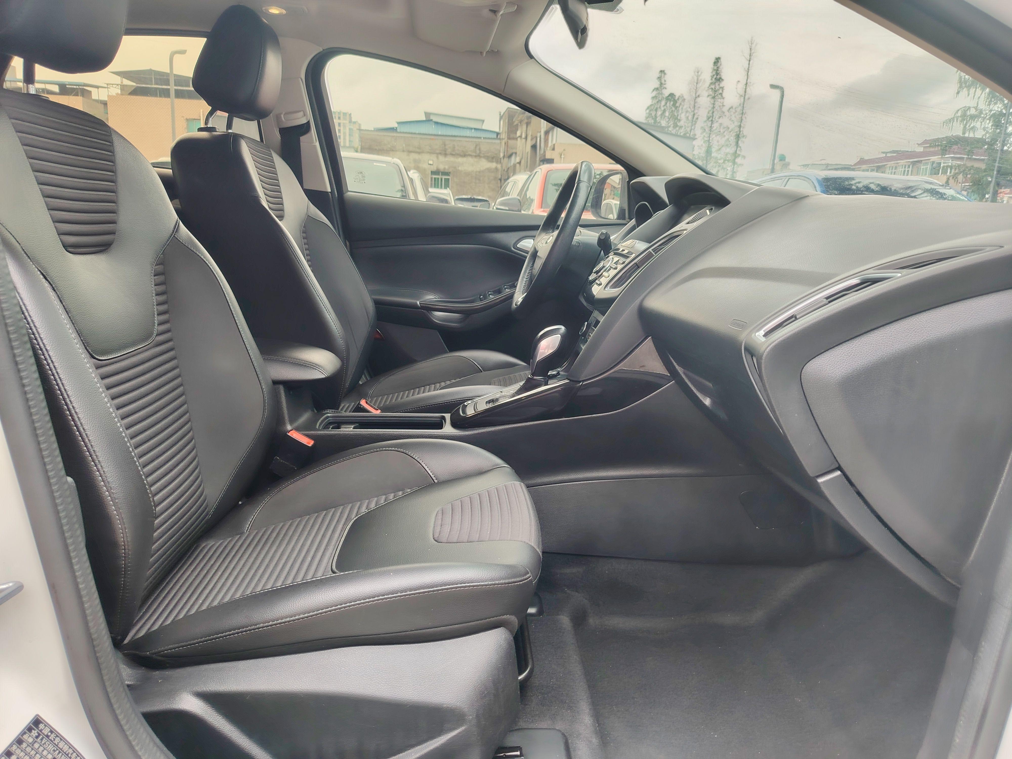 Ford Focus ST 2018 thumb 6