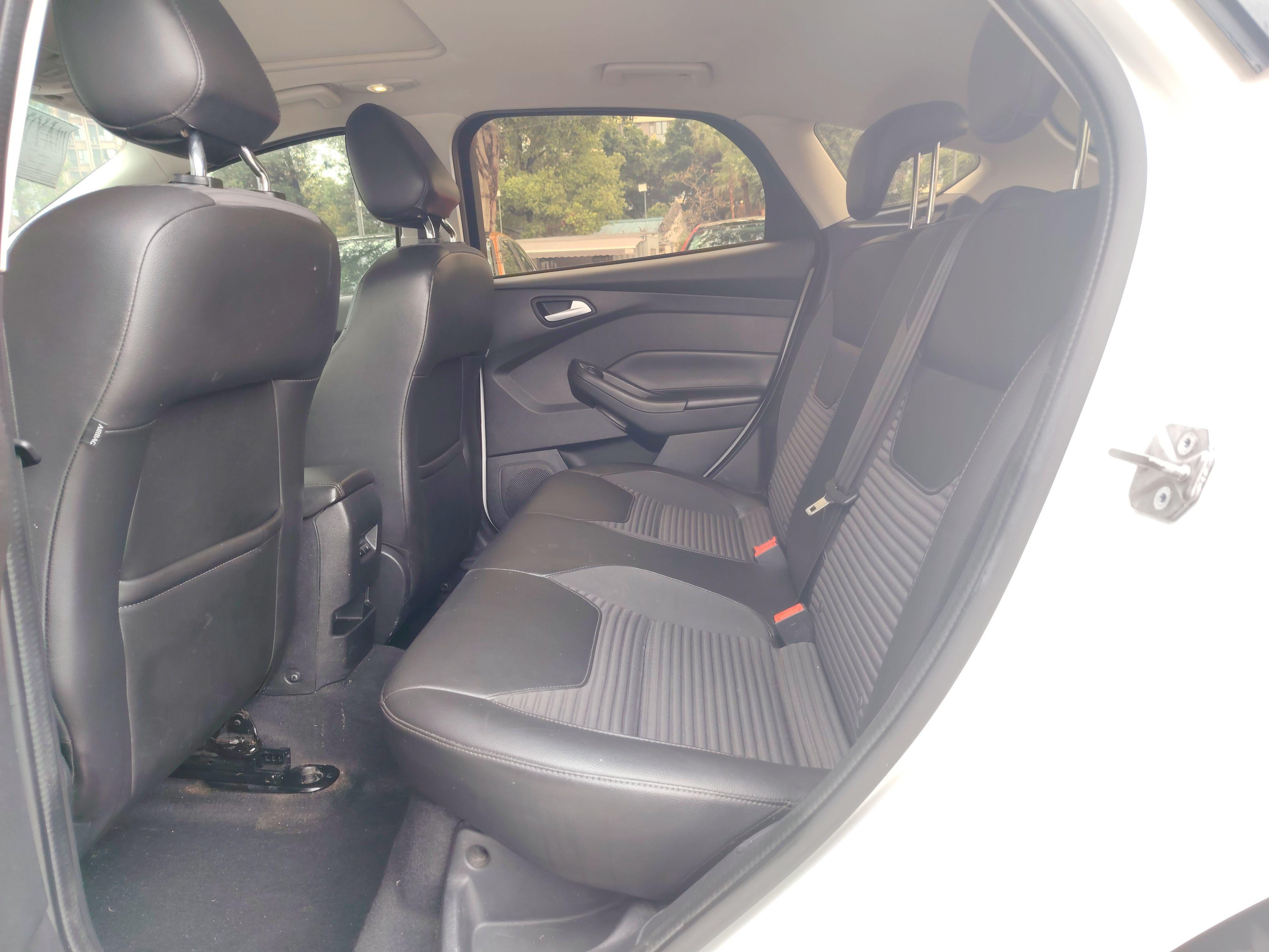 Ford Focus ST 2018 thumb 7