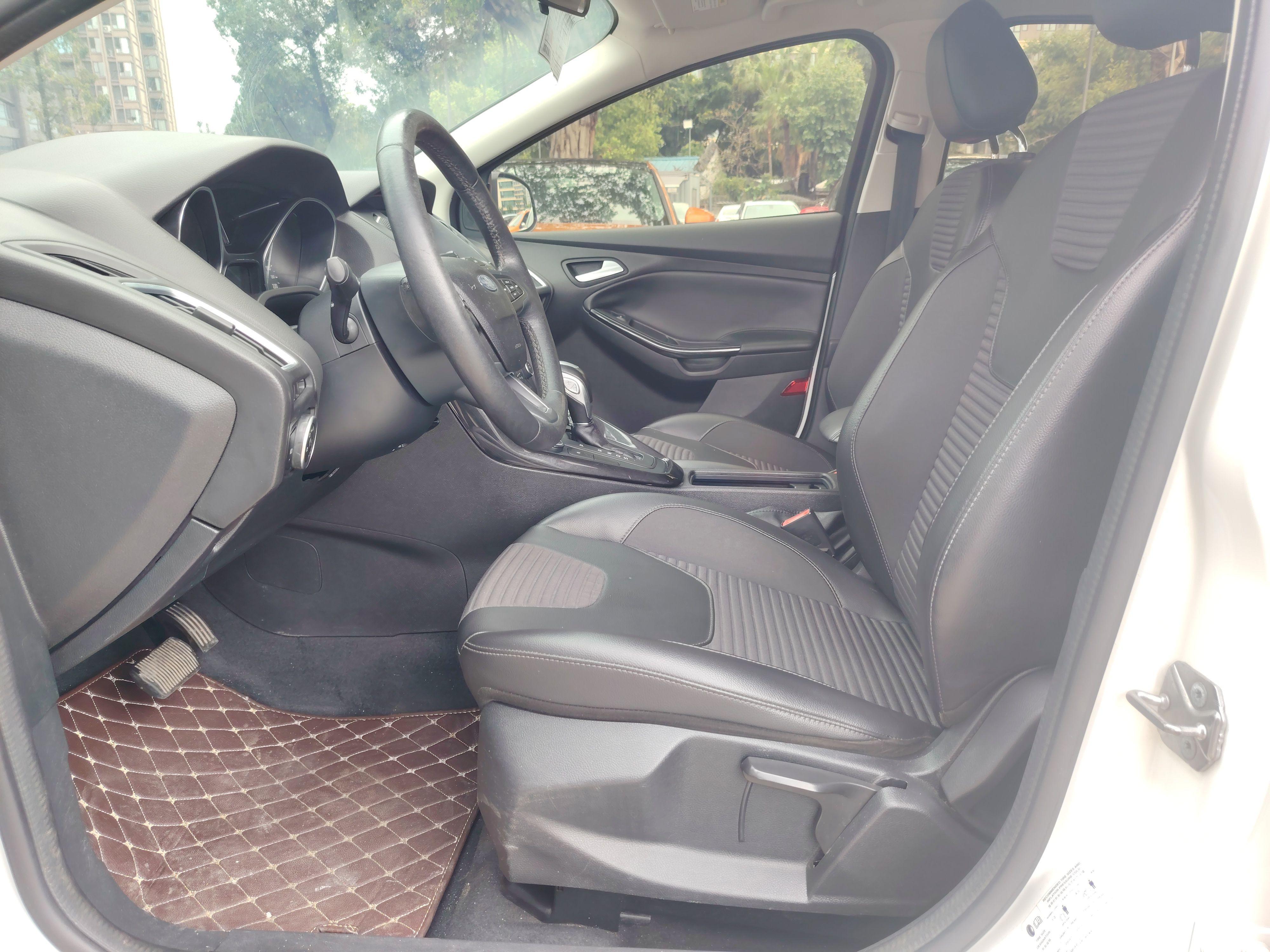 Ford Focus ST 2018 thumb 9