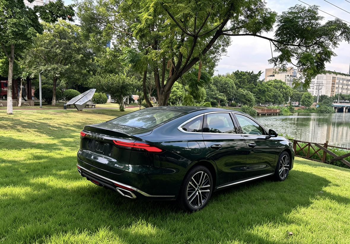 Geely Emgrand 2026 thumb 4