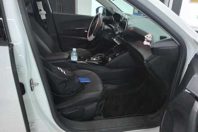 Peugeot 2008 2022 thumb 9
