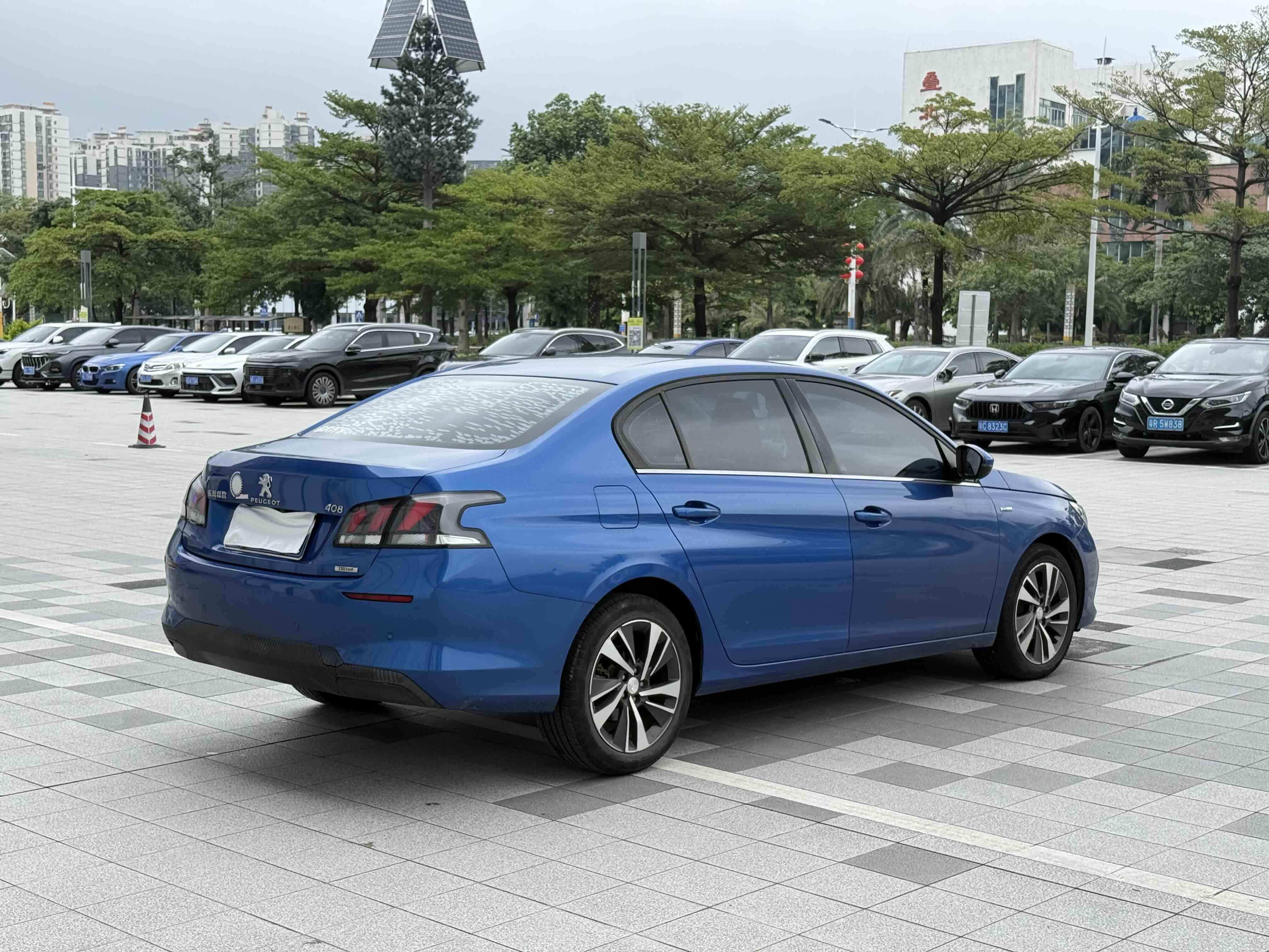 Peugeot 408 2019 thumb 3