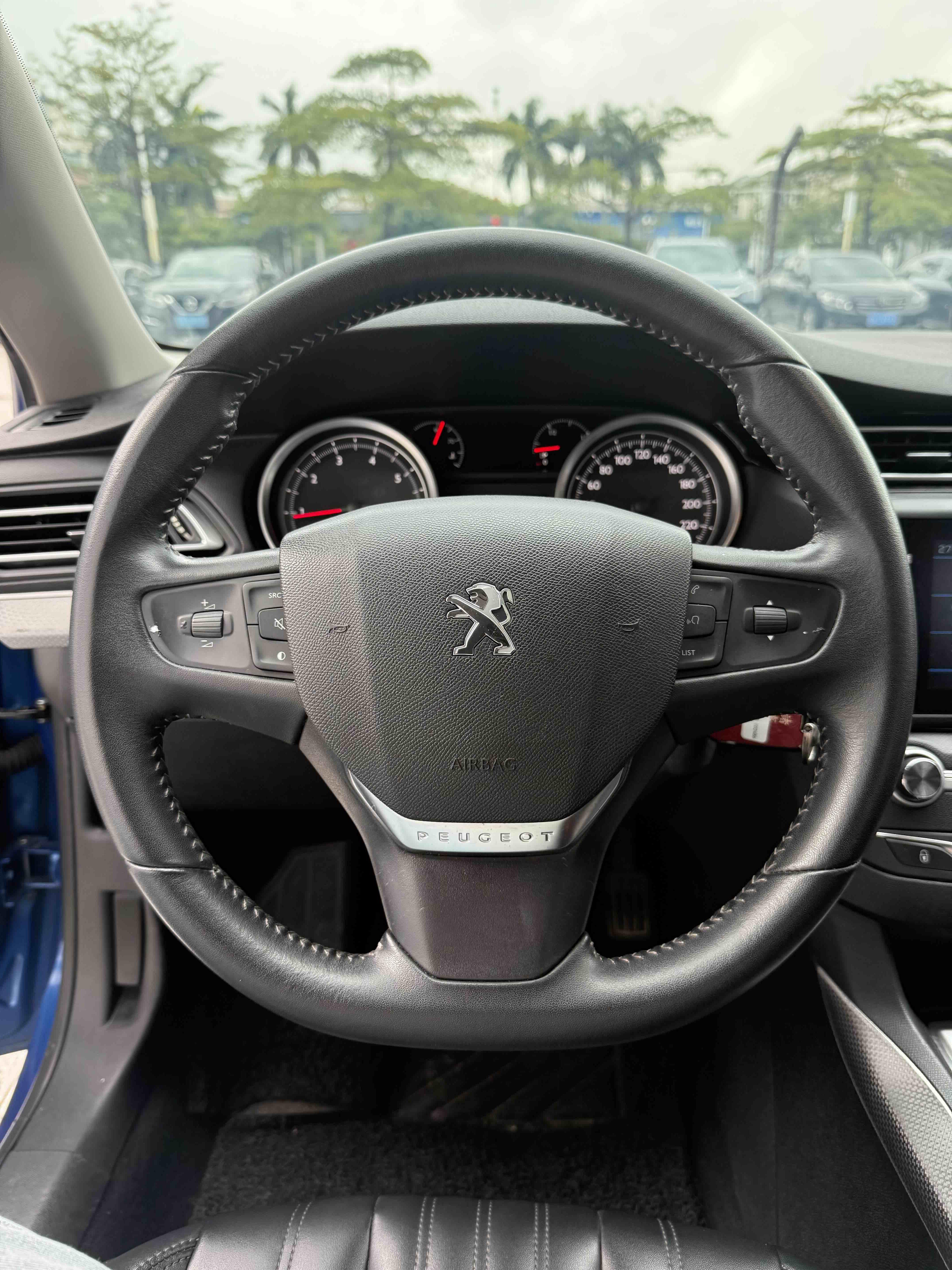 Peugeot 408 2019 thumb 5