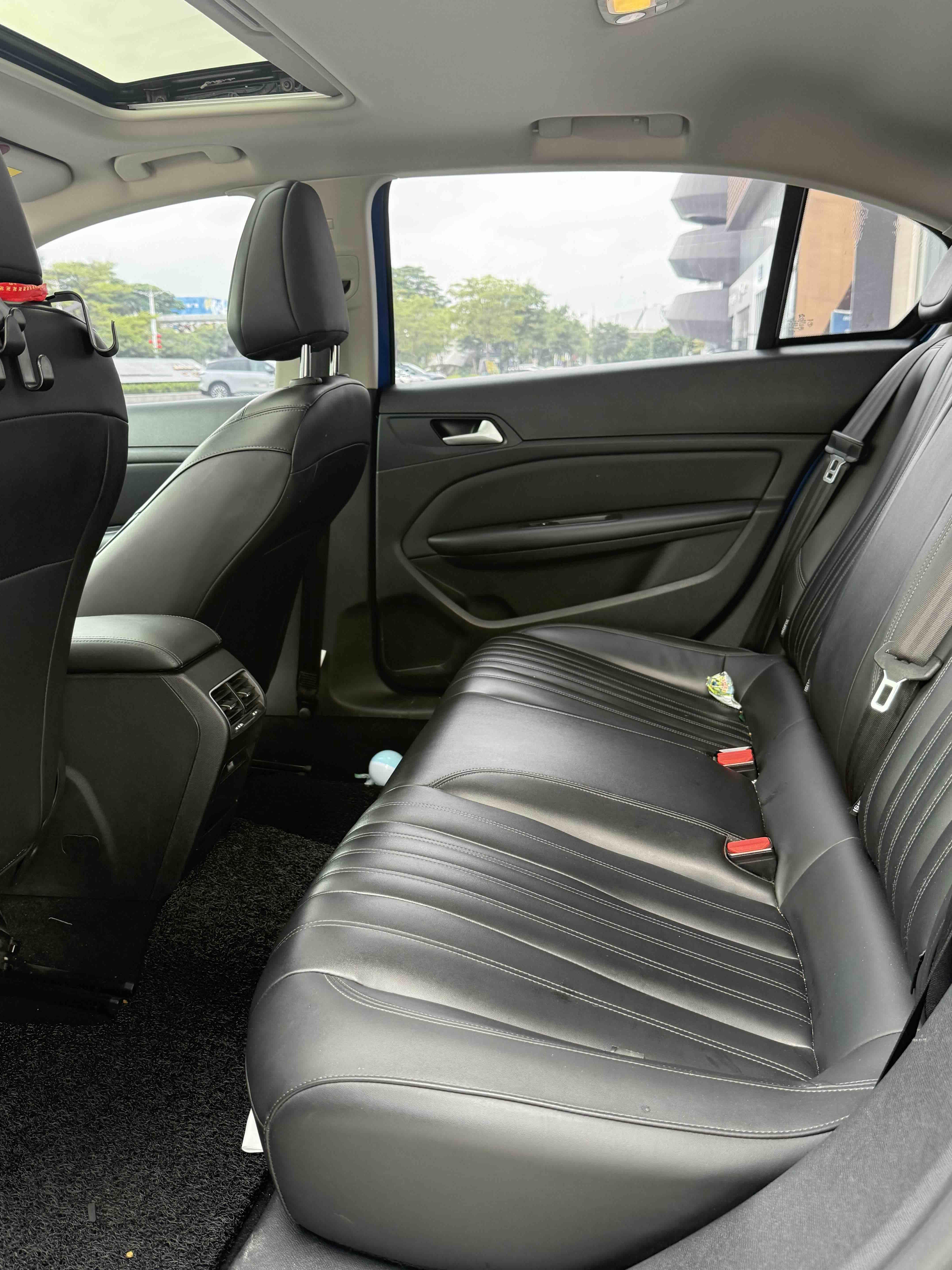 Peugeot 408 2019 thumb 9