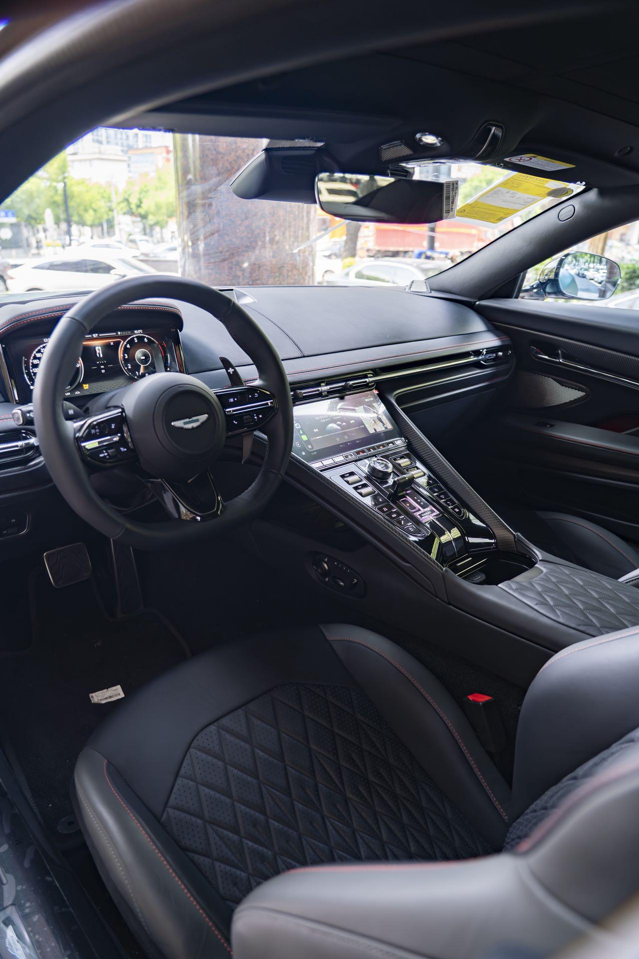 Aston Martin DB12 2024 thumb 5