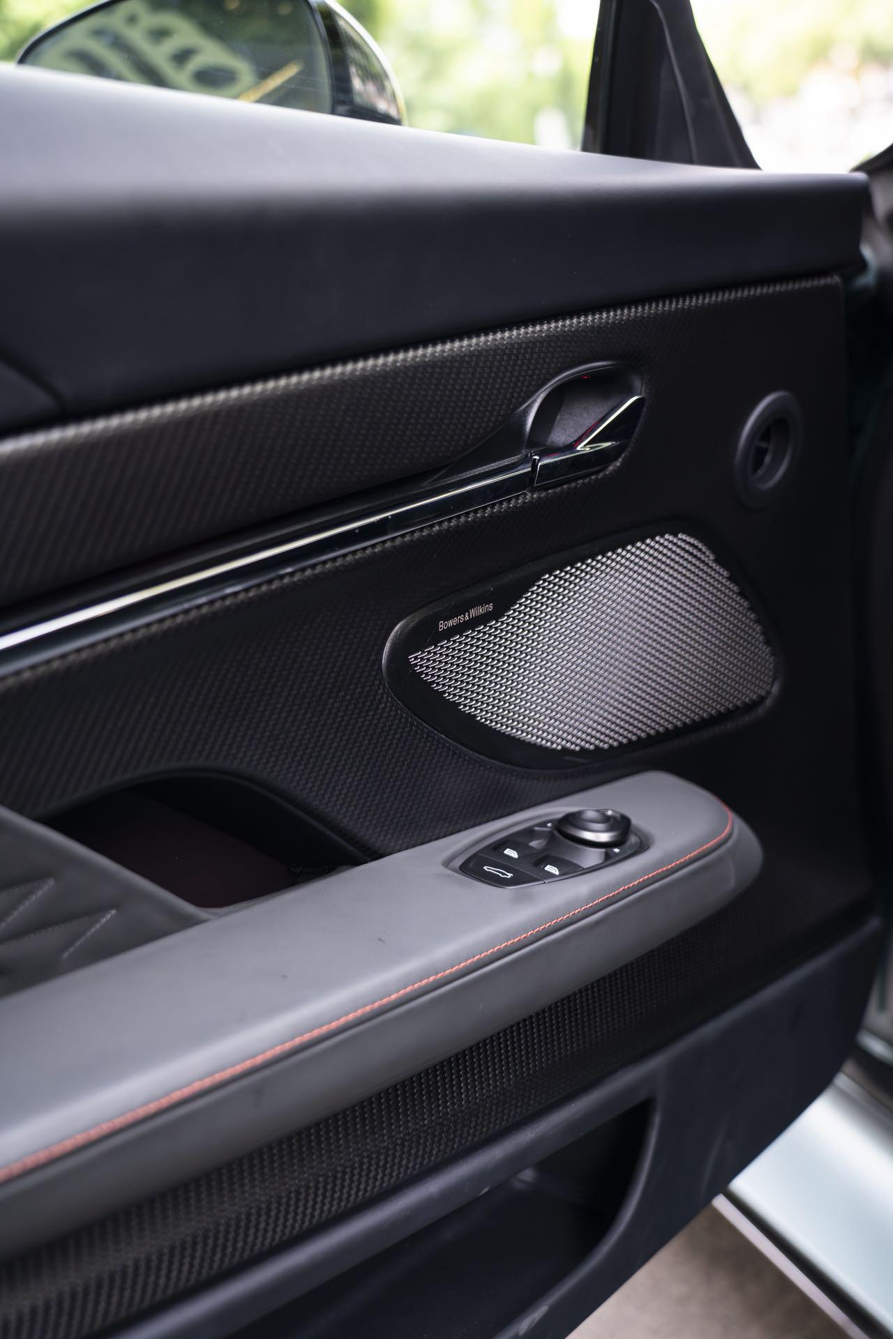 Aston Martin DB12 2024 thumb 7