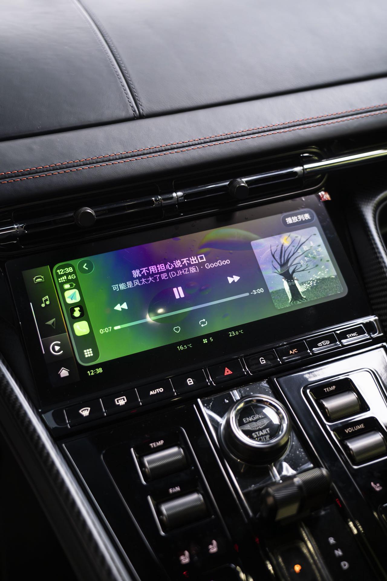Aston Martin DB12 2024 thumb 10