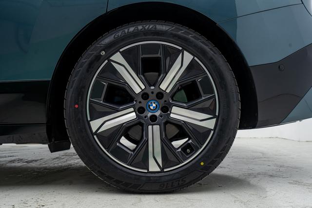 BMW iX 2023 thumb 7