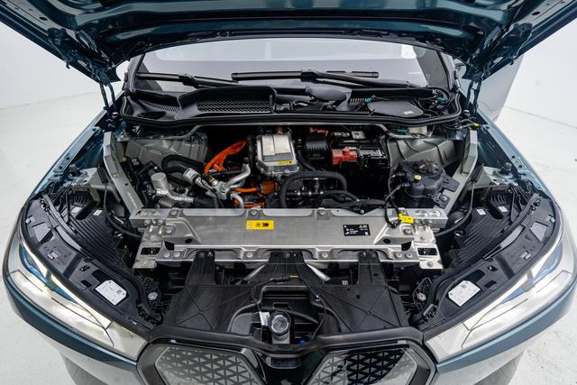 BMW iX 2023 thumb 8