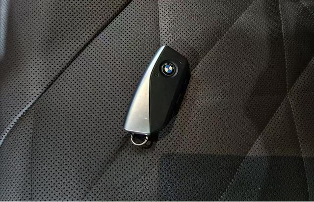 BMW iX 2023 thumb 9