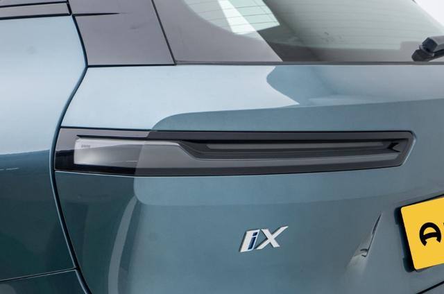 BMW iX 2023 thumb 11