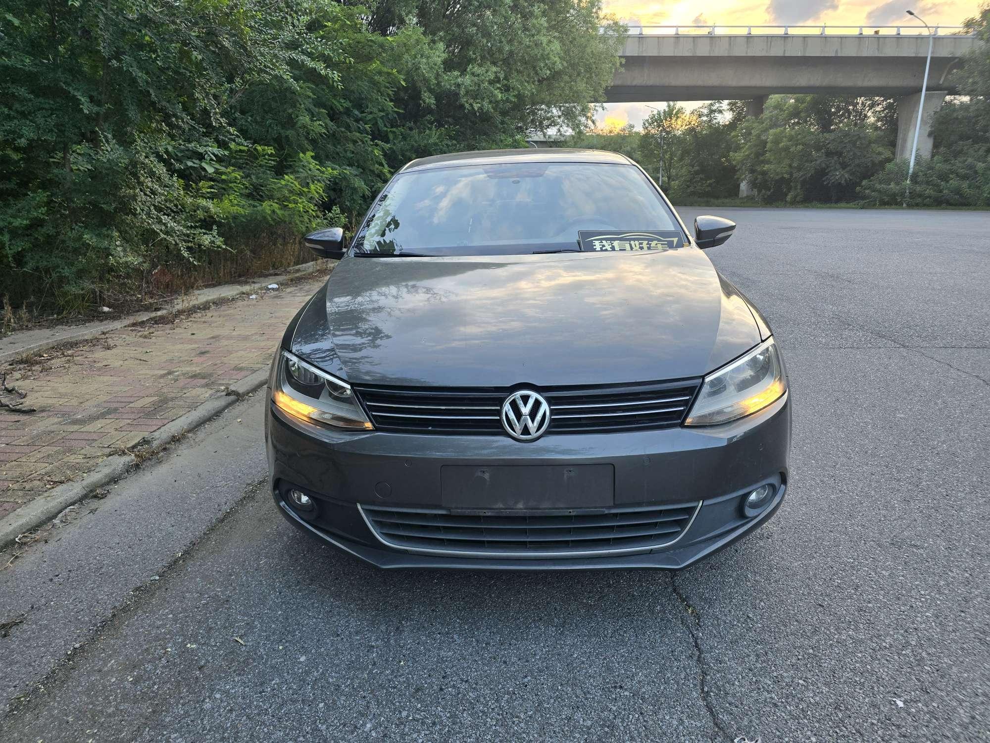 Volkswagen Sagitar 2012 thumb 12