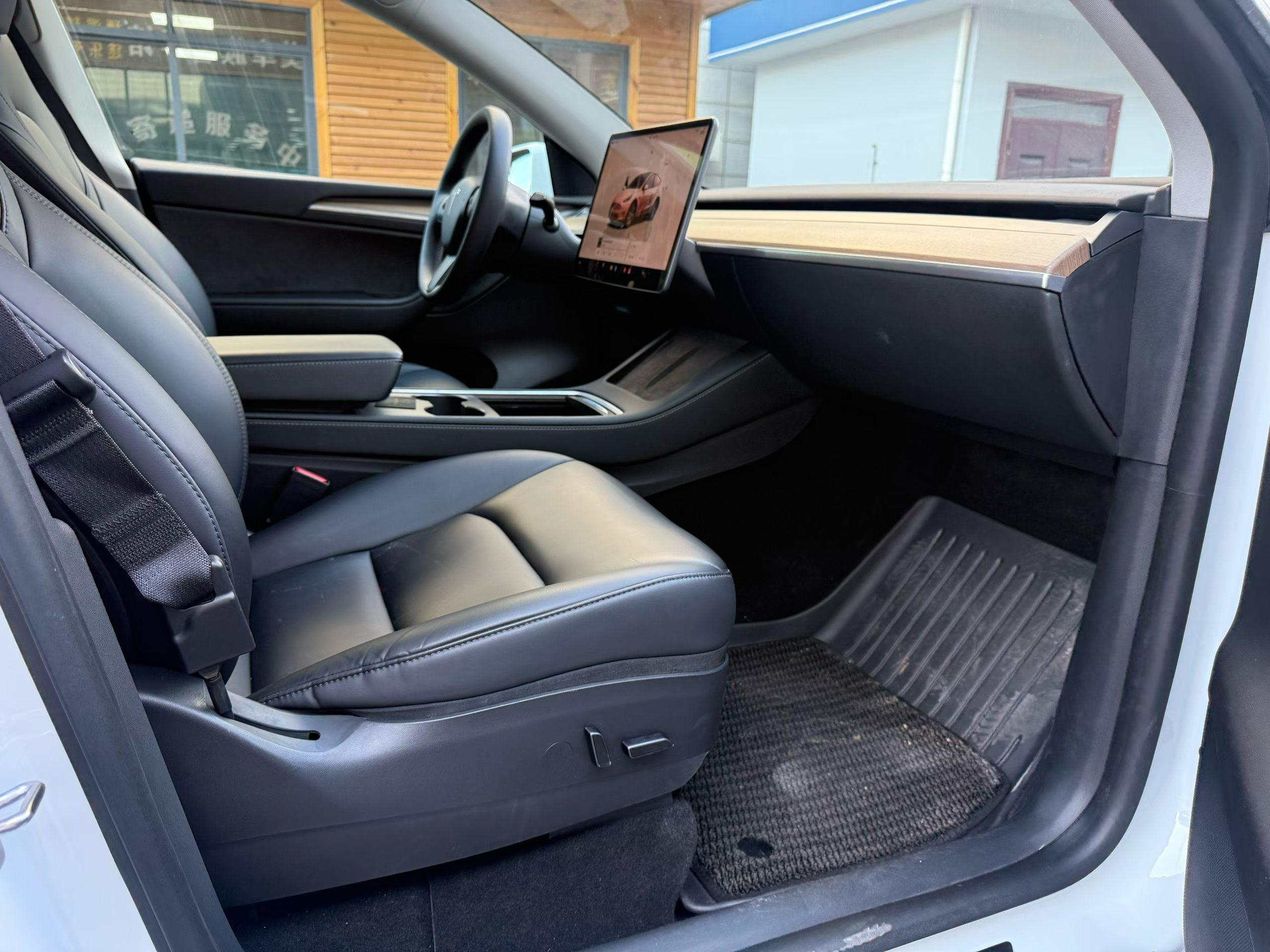 Tesla Model Y 2022 thumb 4