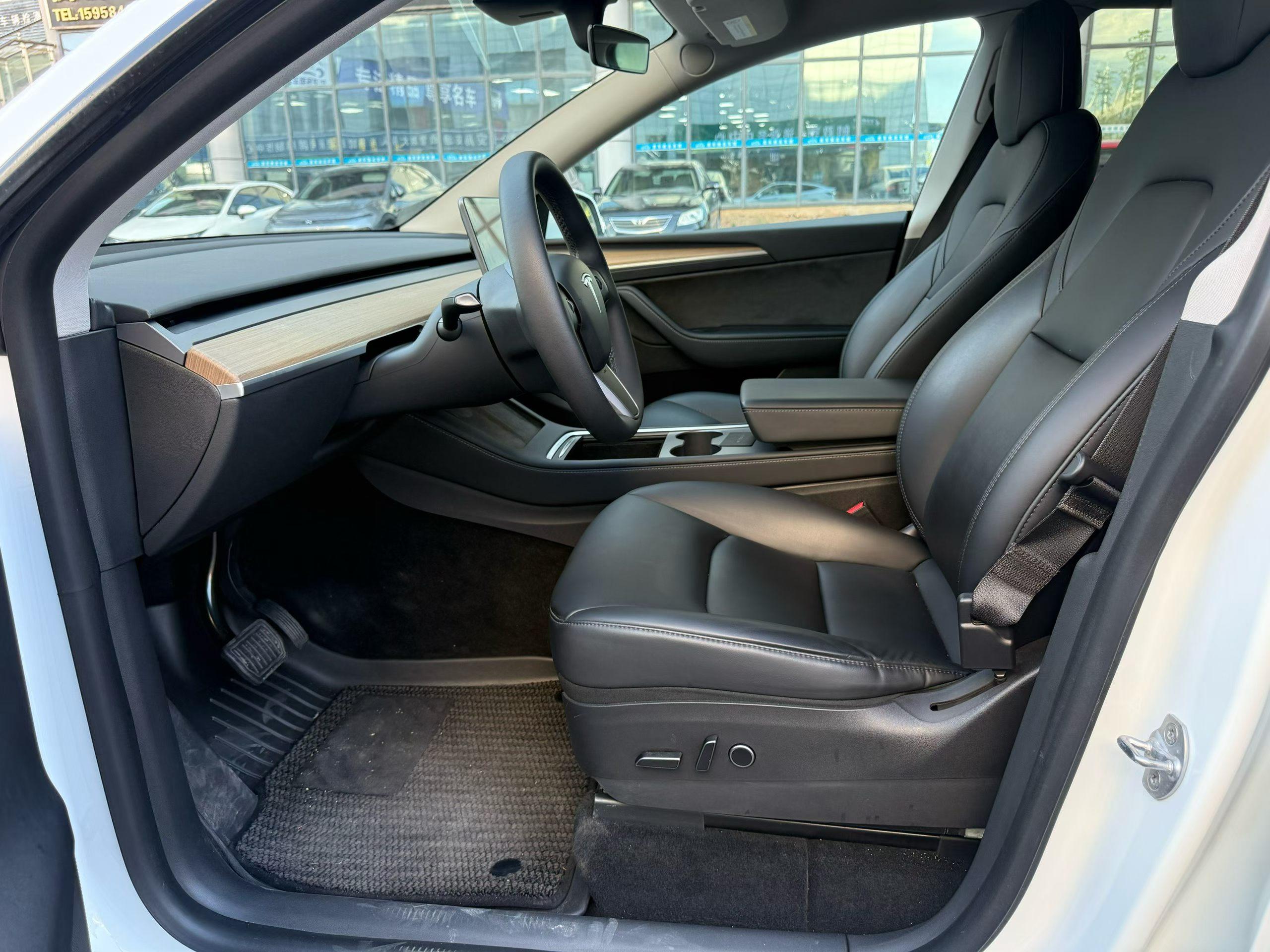 Tesla Model Y 2022 thumb 6