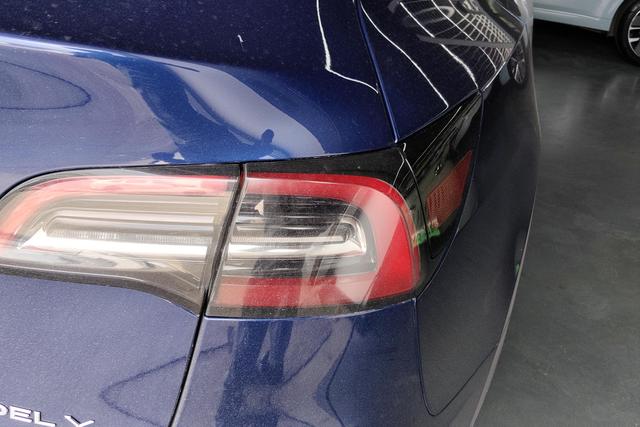 Tesla Model Y 2022 thumb 2