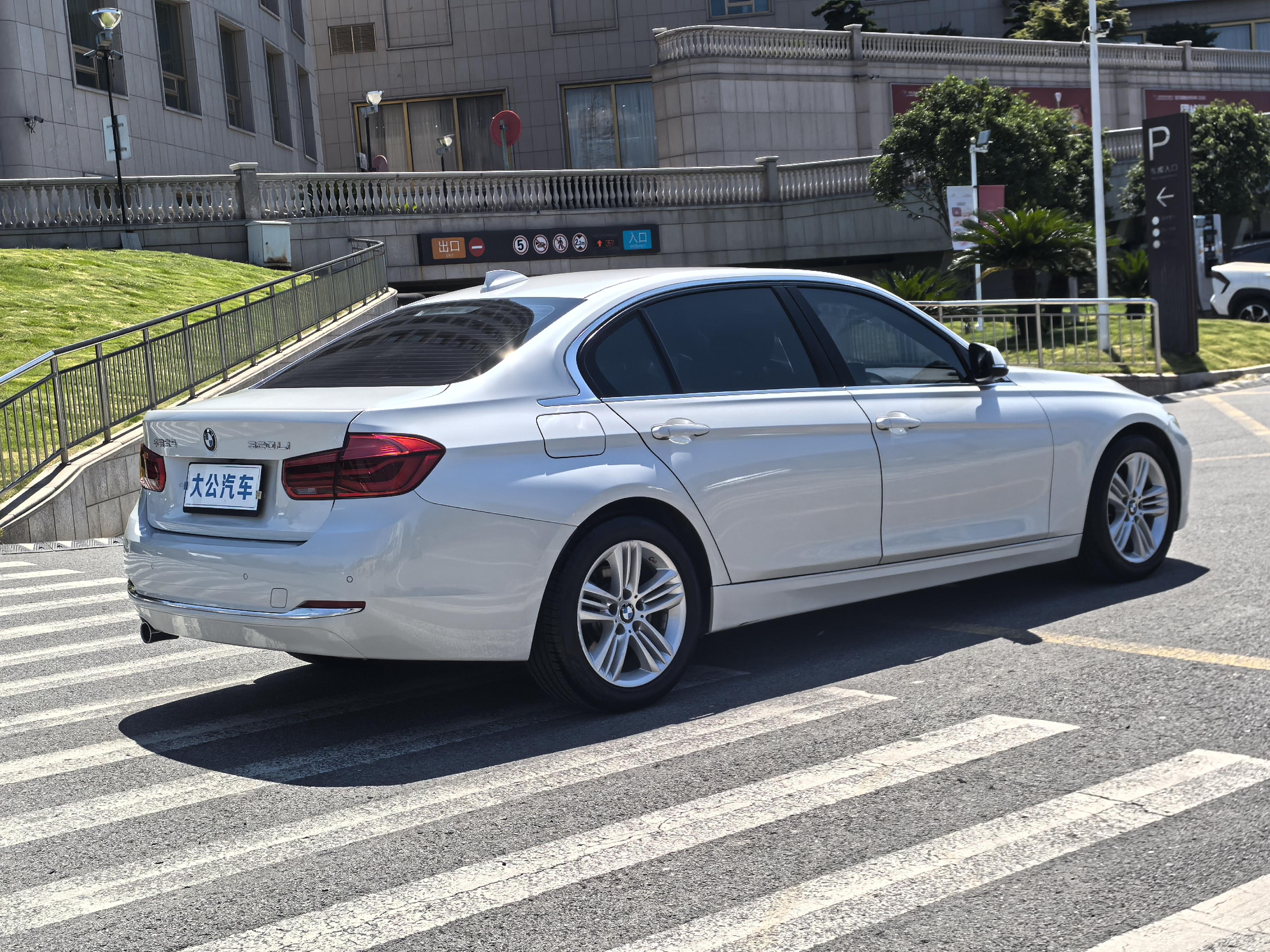 BMW 3 серии 2016 thumb 3