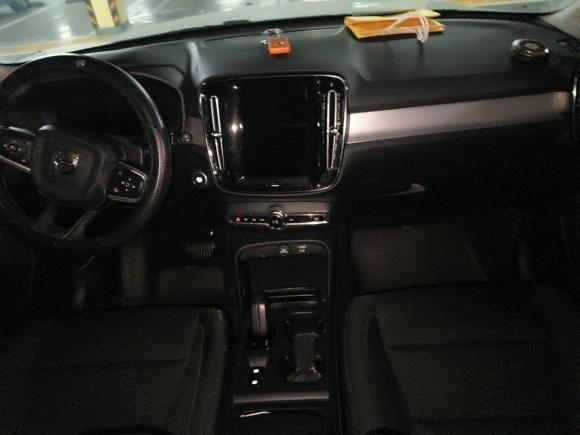 Volvo XC40 2021 thumb 2