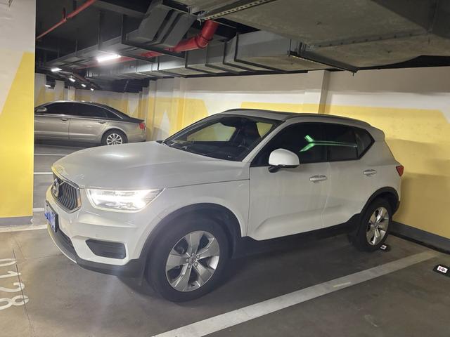 Volvo XC40 2021 thumb 4
