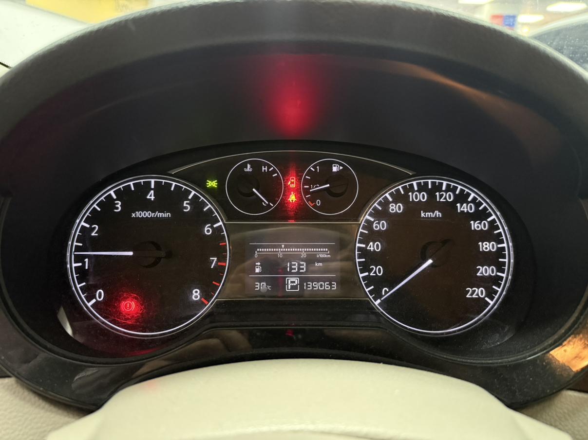 Nissan Tiida 2011 thumb 6