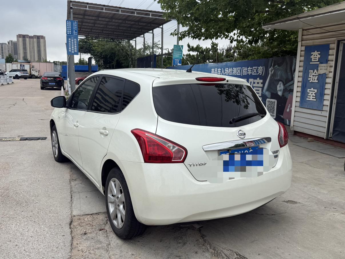 Nissan Tiida 2011 thumb 11