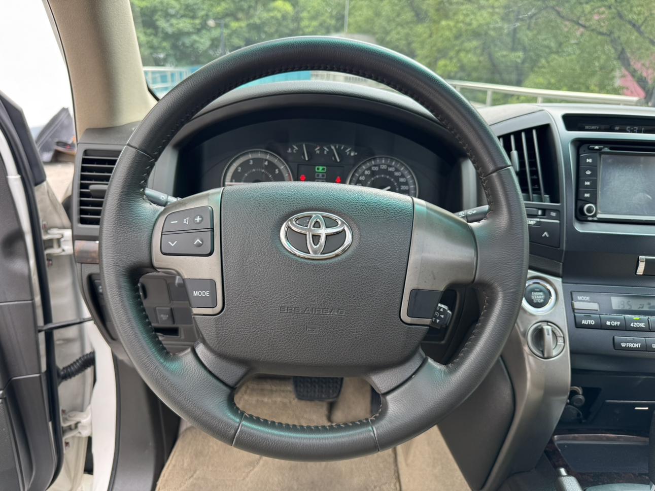 Toyota Lan De Ku Lu Ze 2010 thumb 9