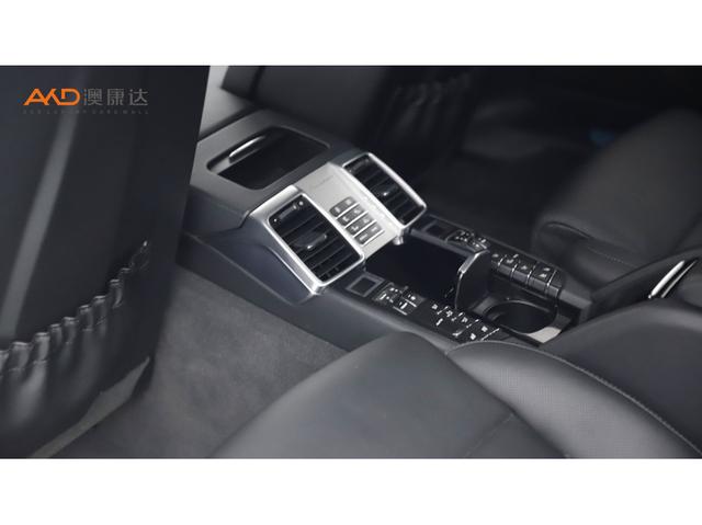 Porsche Panamera 2016 thumb 3