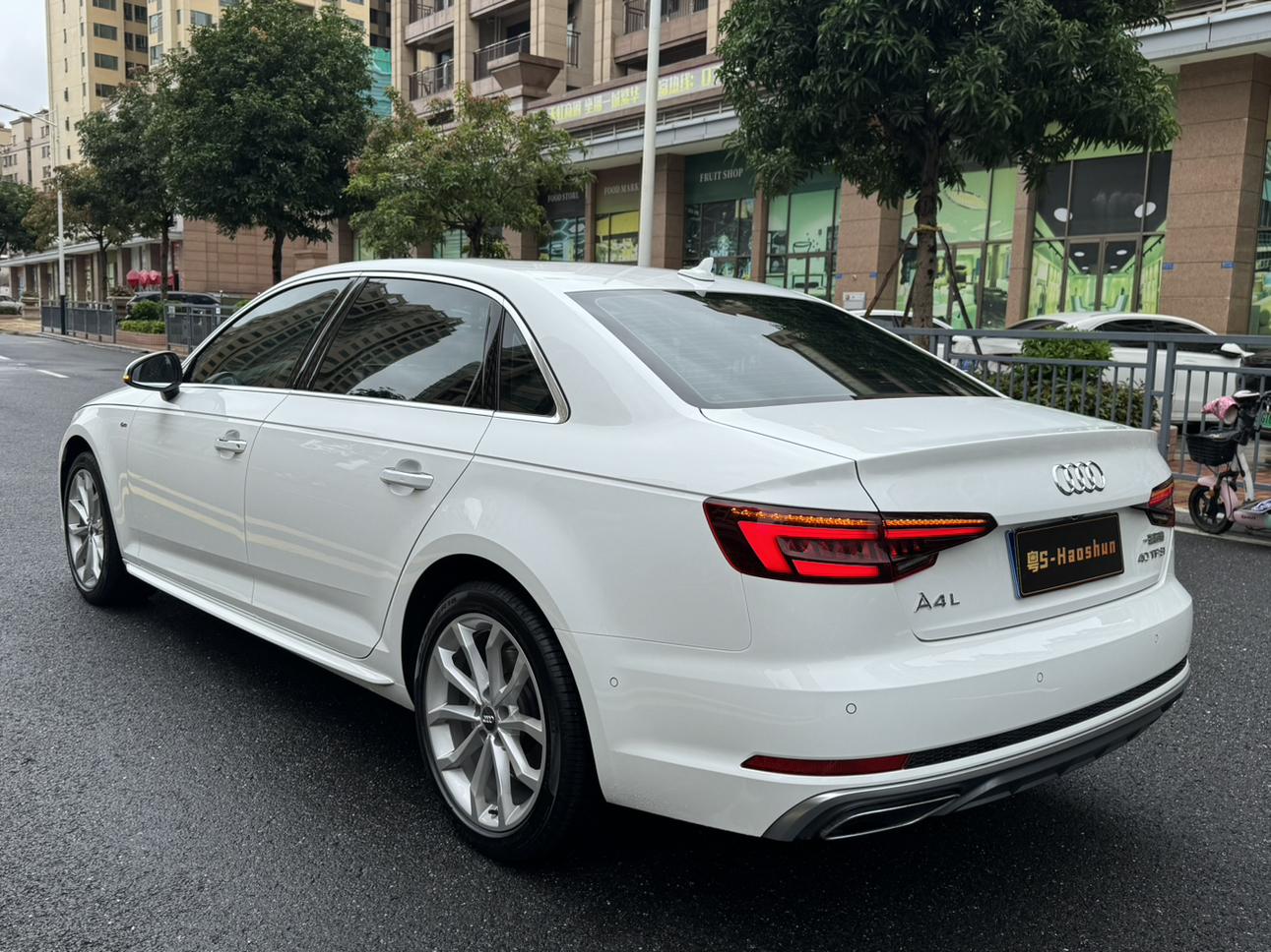 Audi A4 2019 thumb 2