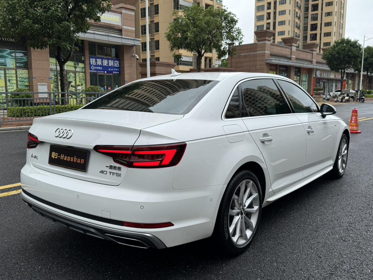 Audi A4 2019 thumb 4