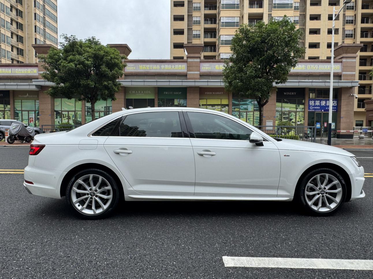 Audi A4 2019 thumb 5
