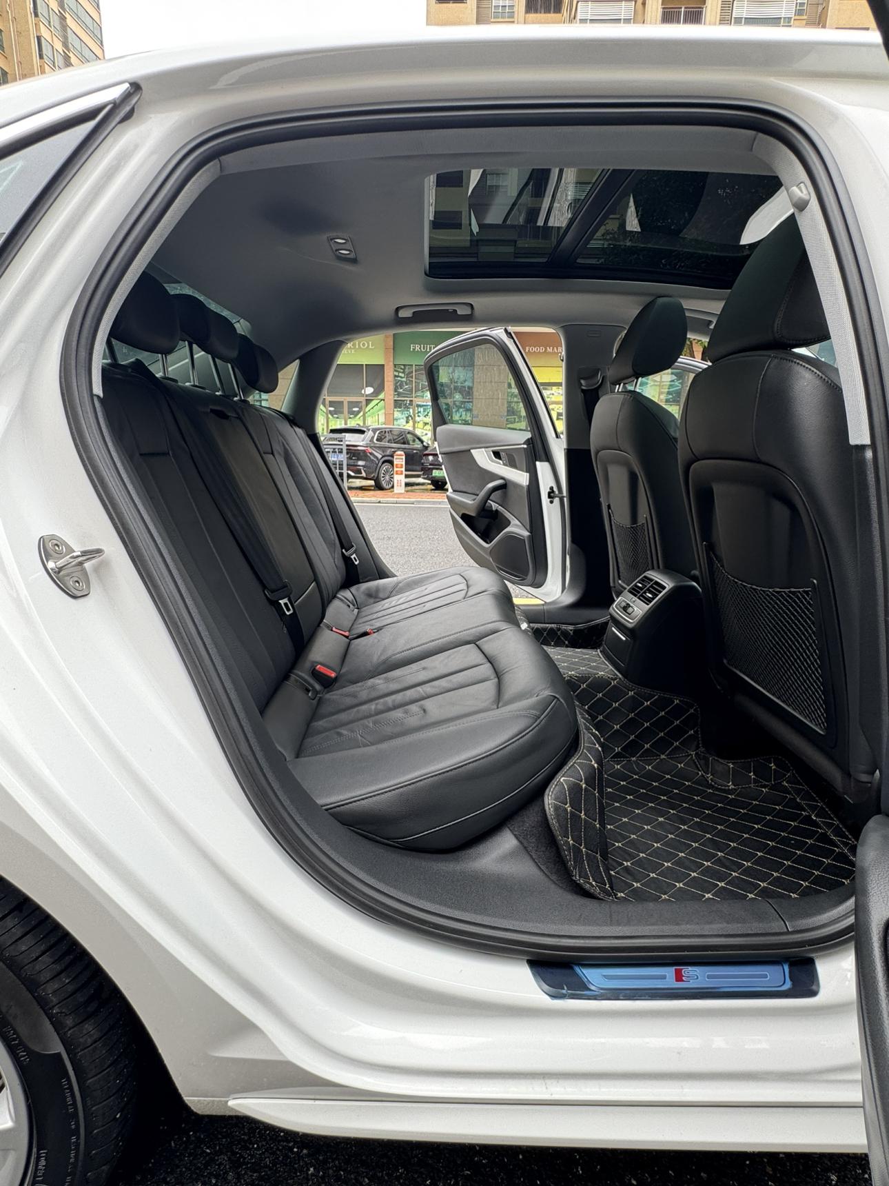 Audi A4 2019 thumb 10