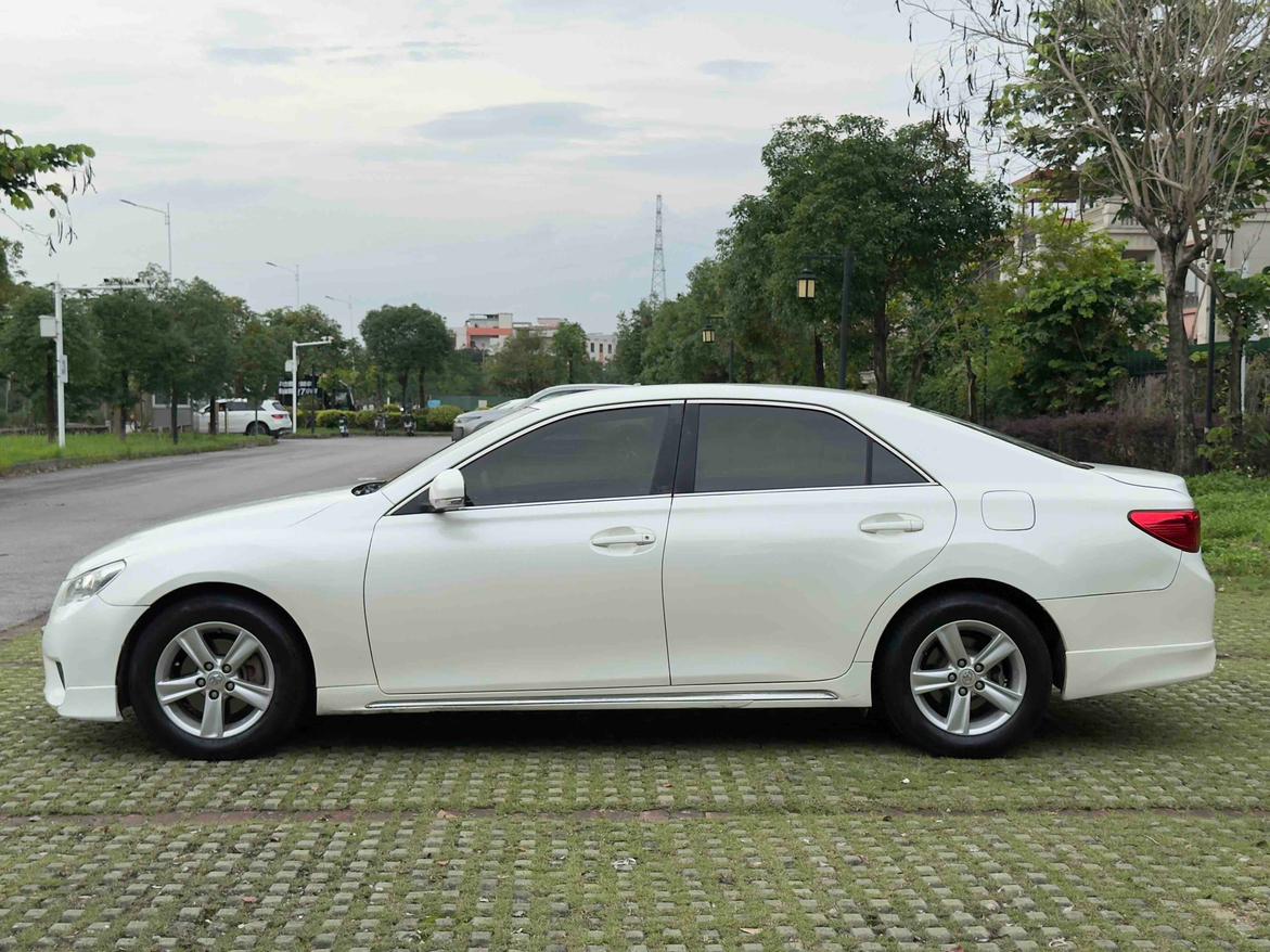 Toyota Reiz 2010 thumb 2