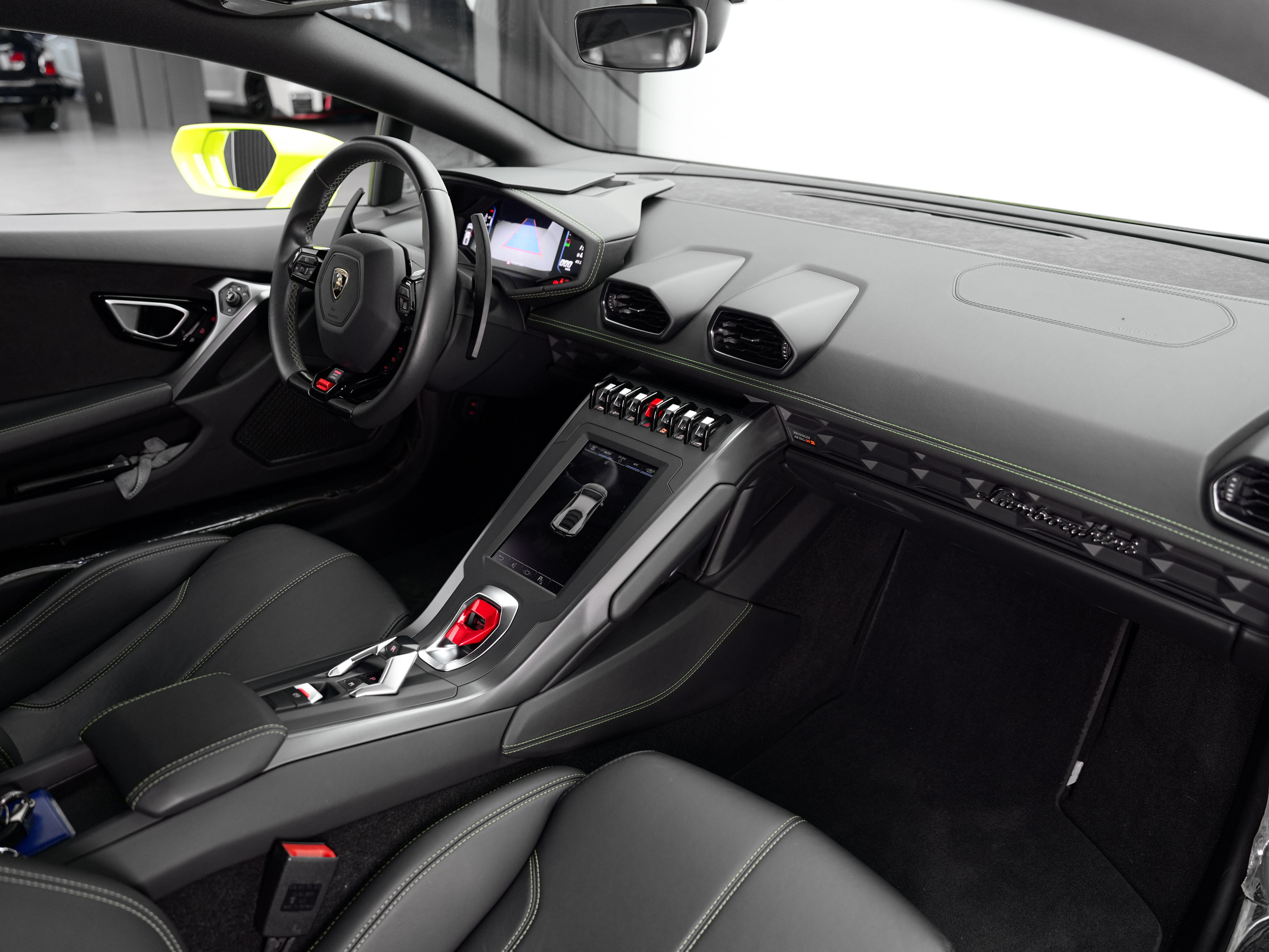 Lamborghini Huracán 2020 thumb 10